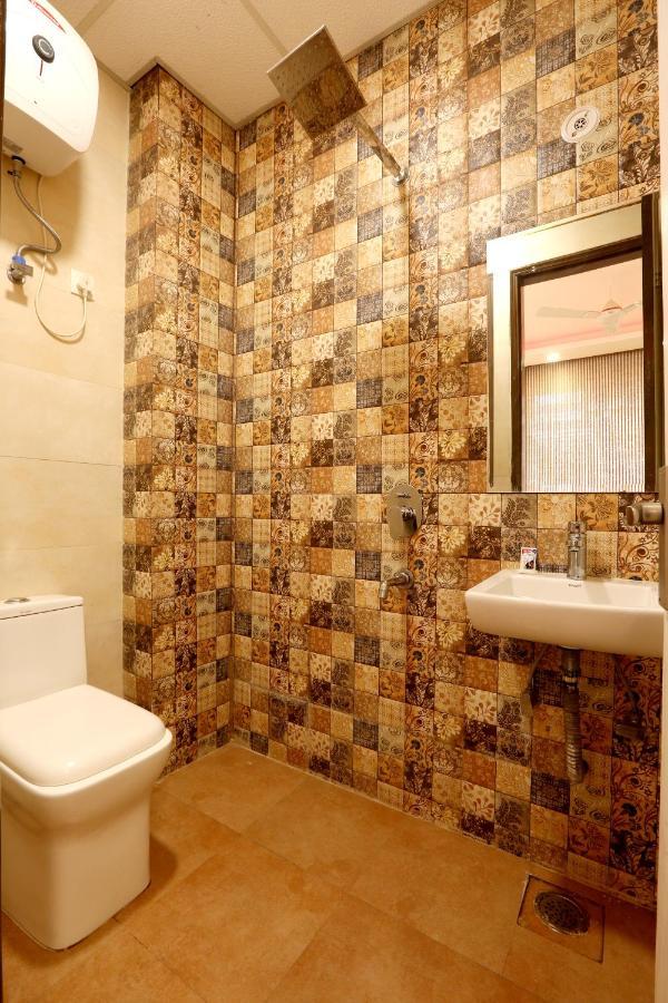 Hotel Ark Wood New Delhi Extérieur photo